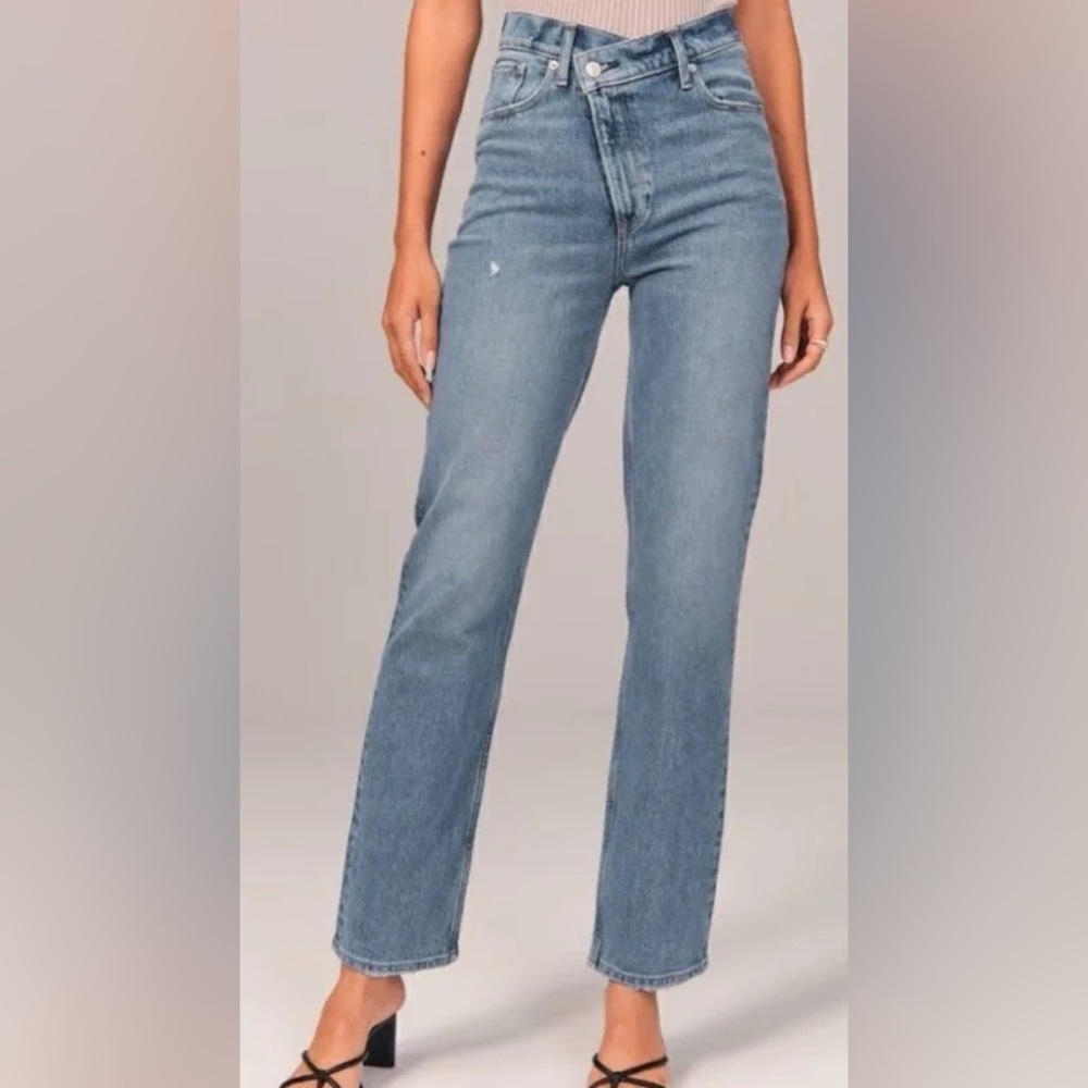 Abercrombie & Fitch Light Blue Cropped Jeans